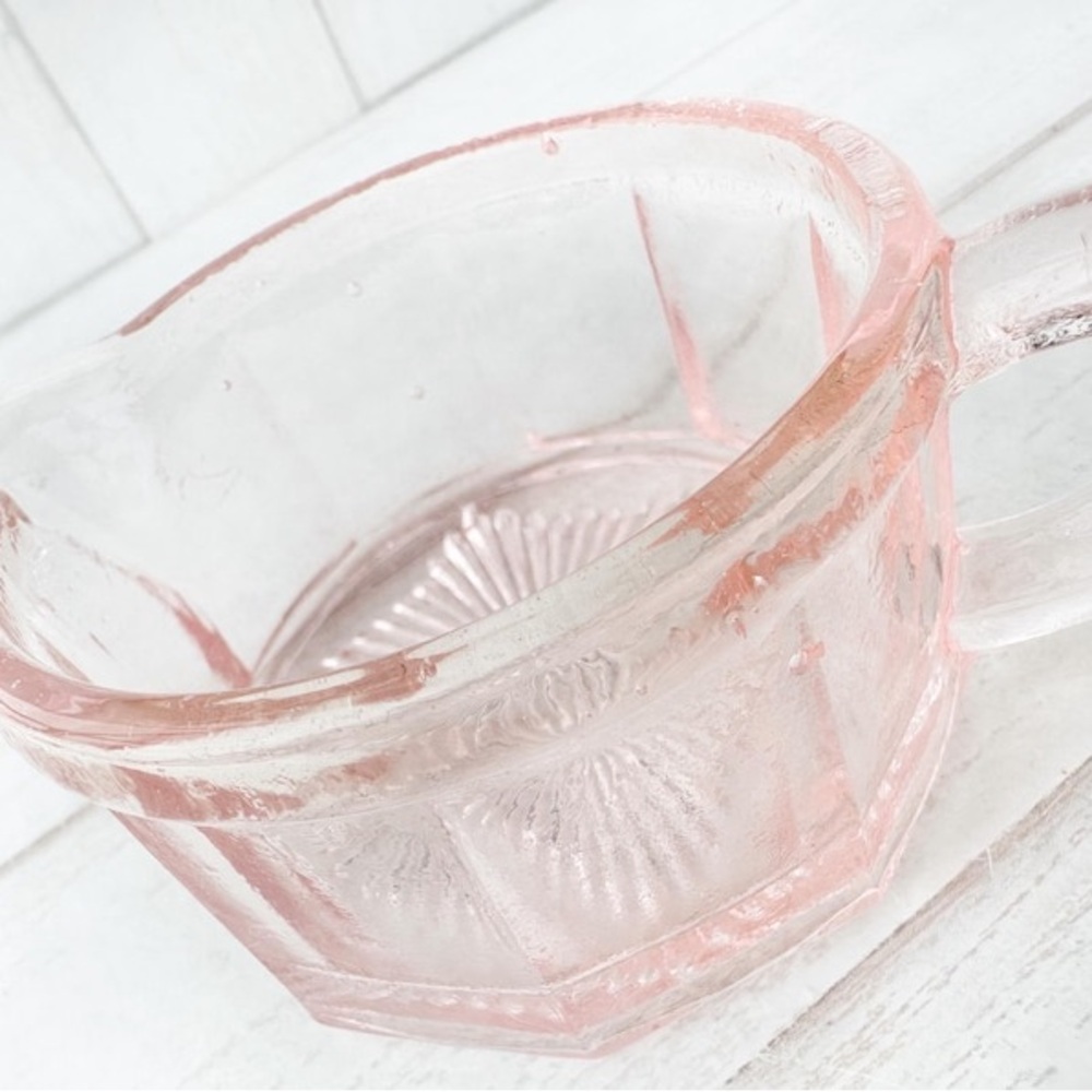 Vintage Pink Glass
Small Juicer with Pitcher - Picture 4 of 9
